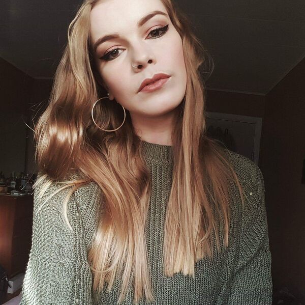 File:Rhiannon Willetts.jpg