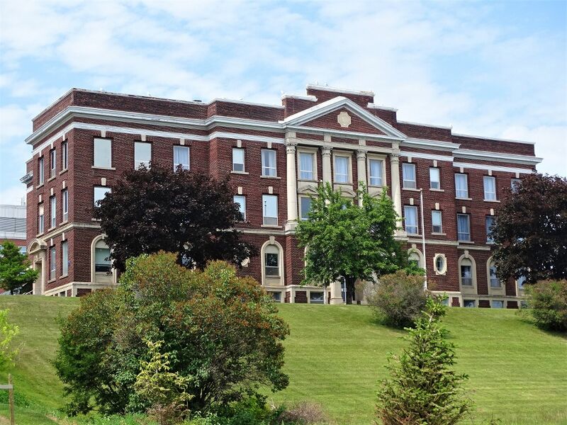 File:CourthouseThunderBay2004.jpg